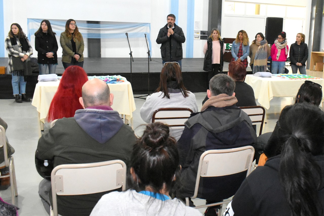 Entregaron becas de estudio Municipales